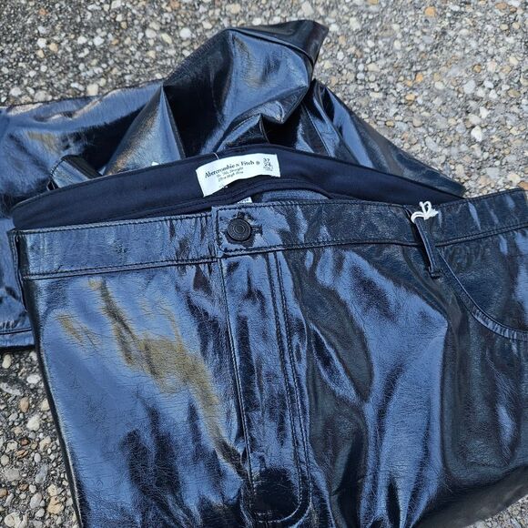 Abercrombie 24L 90s Straight Ultra High Rise Curve Love Vegan Leather Pants Blue - Picture 14 of 15